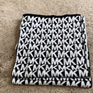 NEW Michael Kors scarf